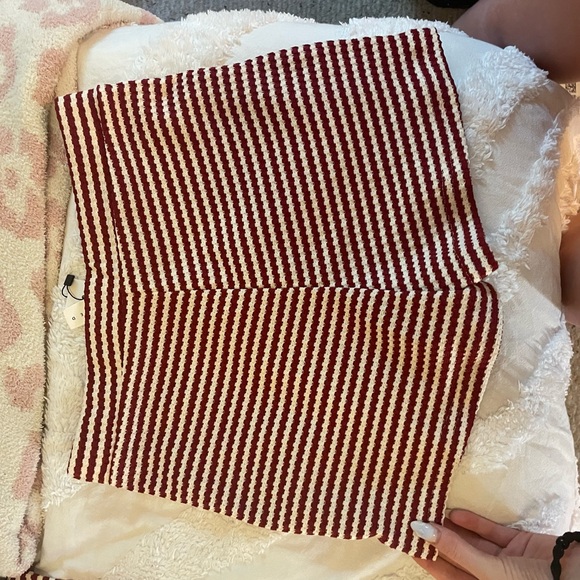 red knit strip shorts - Picture 3 of 3